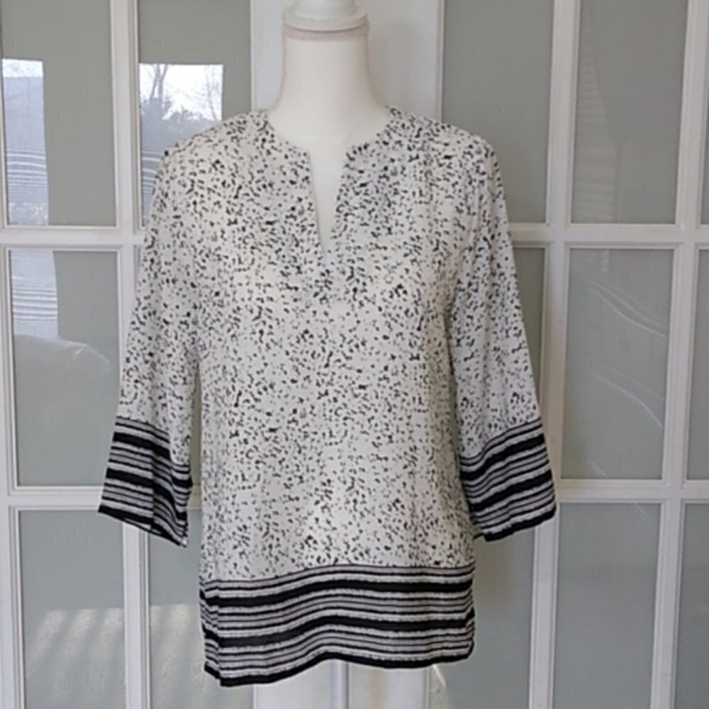 NEW Violet & Claire Black and White Patterned Blouse